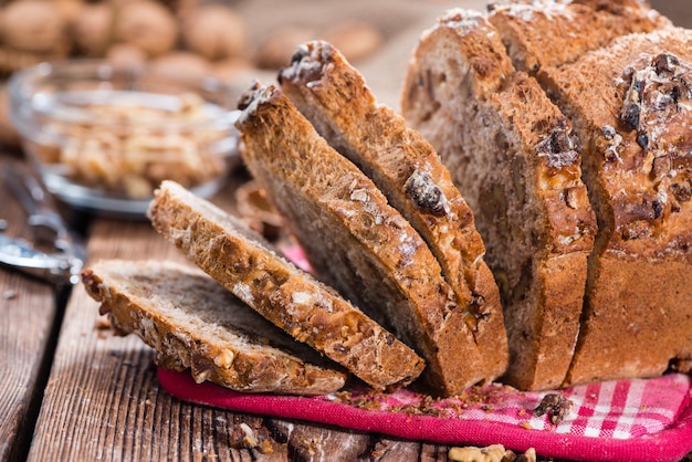 Pane alle noci appena sfornato