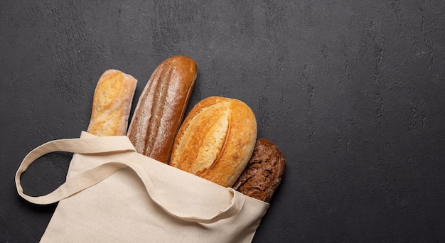 Pane appena sfornato in borsa