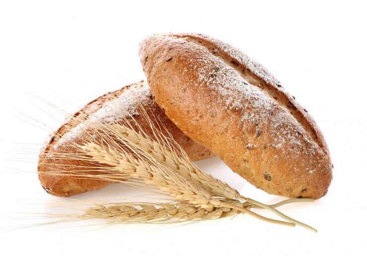 Pane appena sfornato isolato su bianco