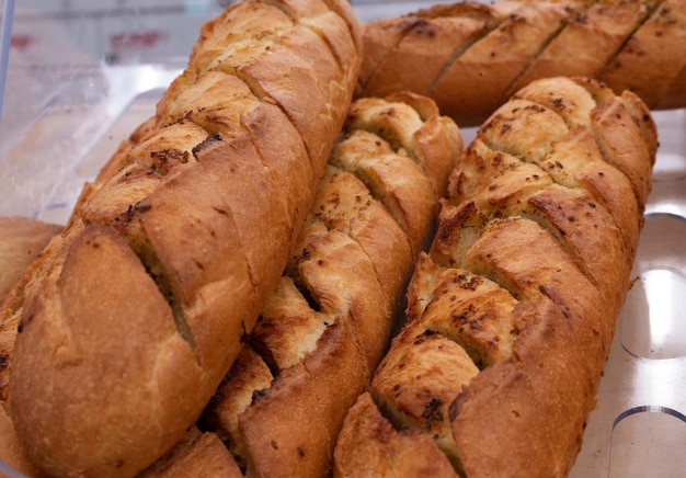 pane appena sfornato sullo scaffale