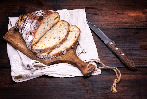 Pane bianco di grano con fette di formaggio