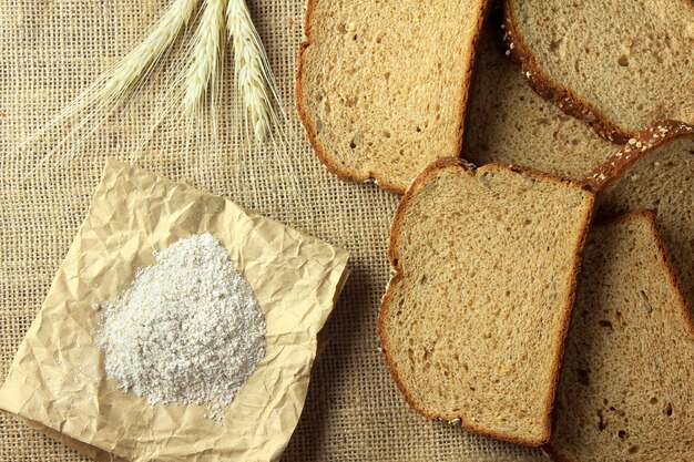 Pane biologico fatto a mano a base di avena