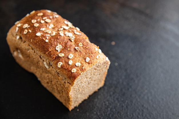 Pane cereali crusca di frumento senza lievito integratori utili semola di grano duro merenda in tavola