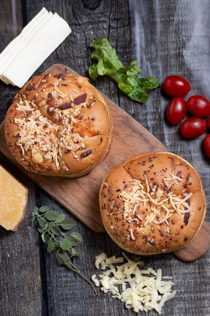 pane con formaggio e sesamo