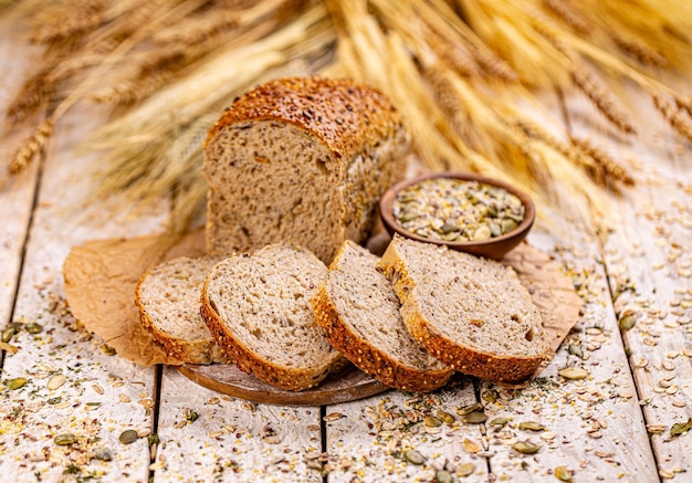 Pane con semi diversi