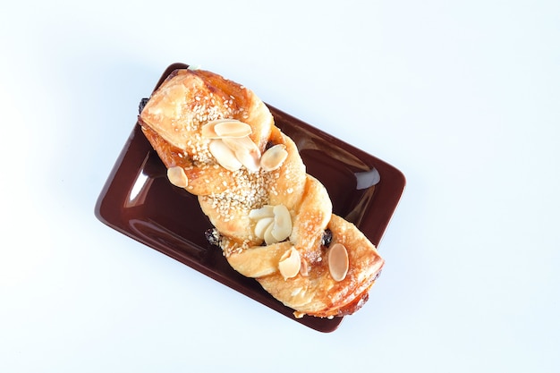 Pane con una crosta dorata su fondo.