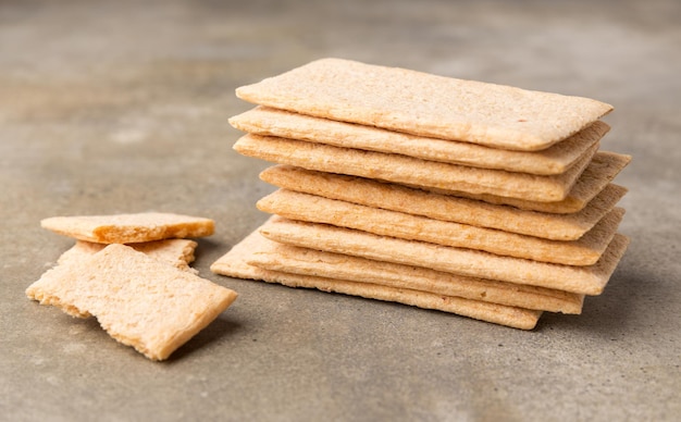 Pane croccante ai cereali. Alimenti dietetici, cibi a basso contenuto calorico.