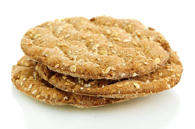 Pane croccante gustoso isolato su bianco