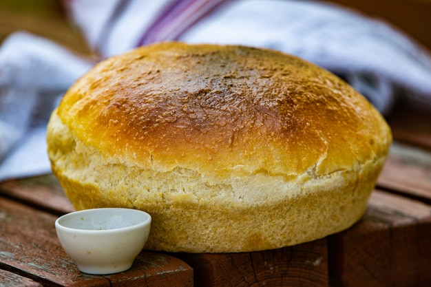 Pane di frumento bianco fresco Pane rumeno tradizionale dal forno