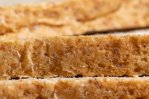 Pane di grano a fette con crusca