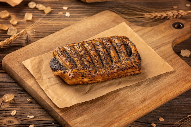 Pane di pasta sfoglia con semi di papavero