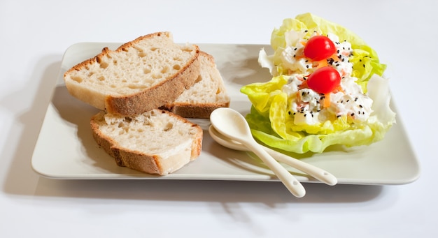 Pane e insalata fresca