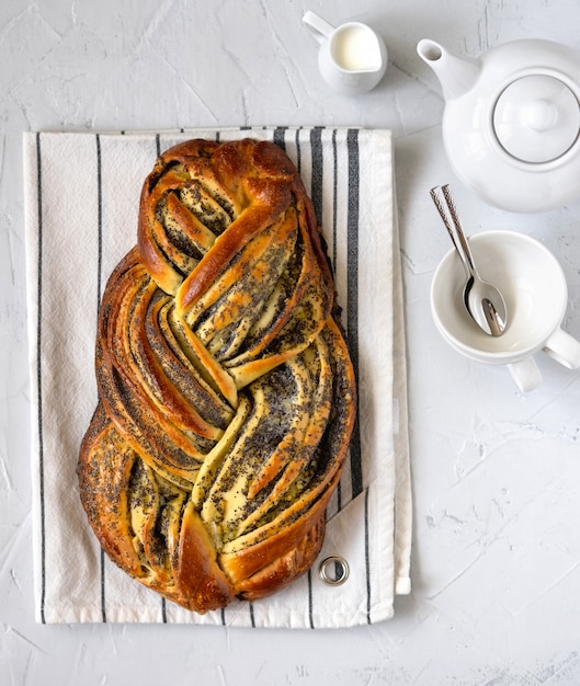 Pane fatto in casa con semi di papavero