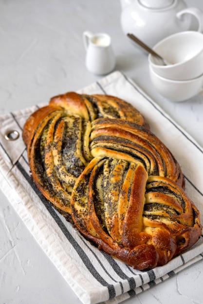 Pane fatto in casa con semi di papavero