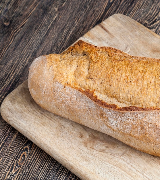 Pane fresco e delizioso a base di farina e altri prodotti naturali