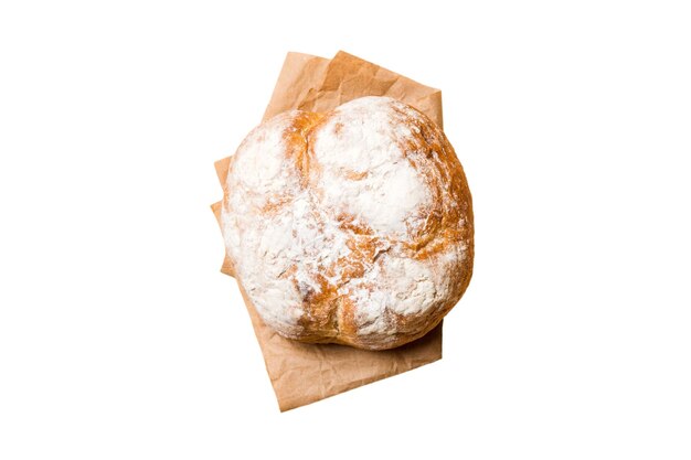 Pane fresco fatto in casa con pane integrale su tovagliolo isolato su sfondo bianco pane fresco vista dall'alto