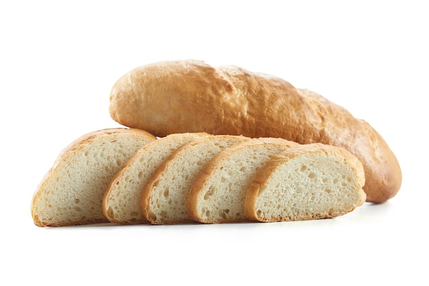 Pane fresco isolato su bianco