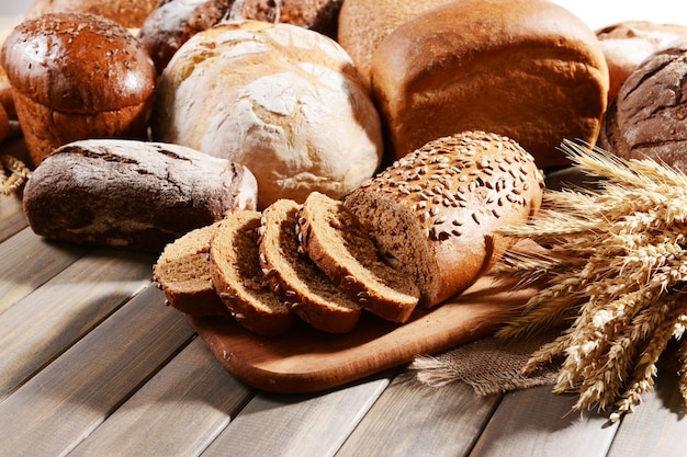 Pane fresco sul primo piano della tavola