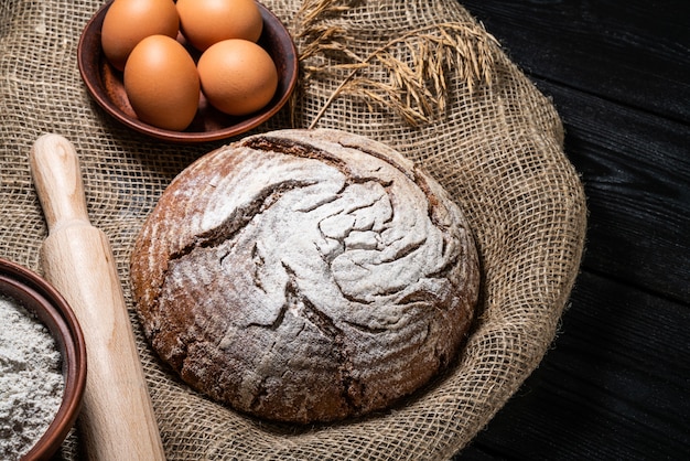 Pane fresco sul tavolo