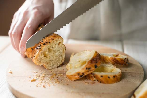 Pane fresco sul tavolo