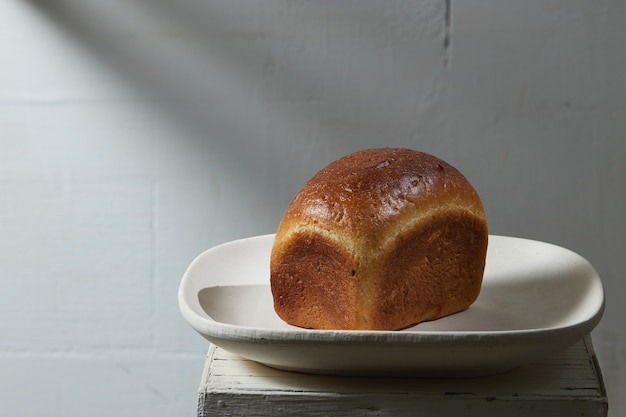 Pane in un piatto