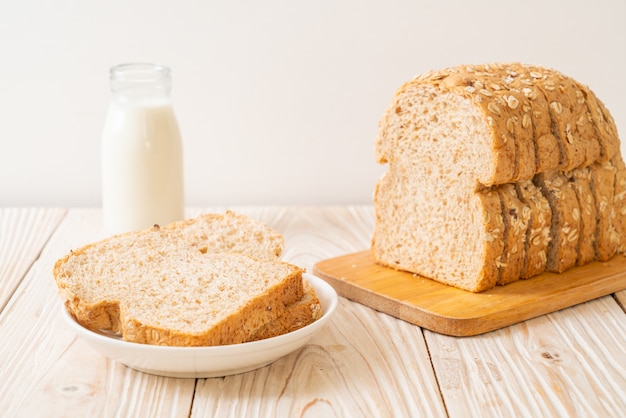 pane integrale a fette