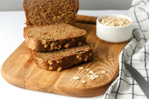 pane integrale con fiocchi d'avena. Pane integrale