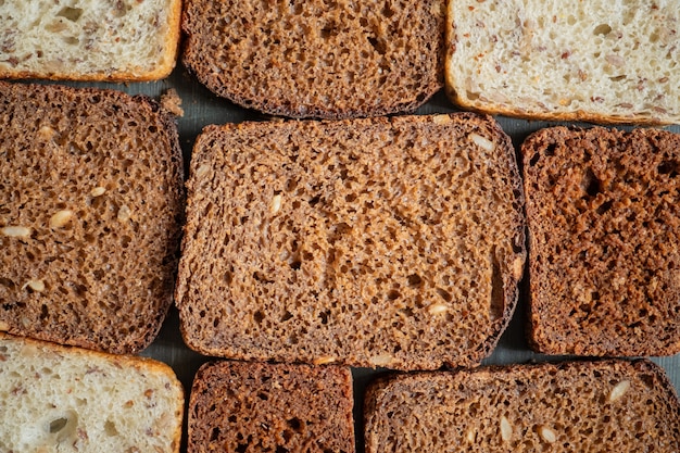 Pane integrale con trama dettagliata visibile, diversi tipi