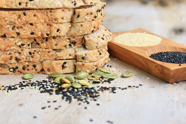 Pane integrale e sesamo