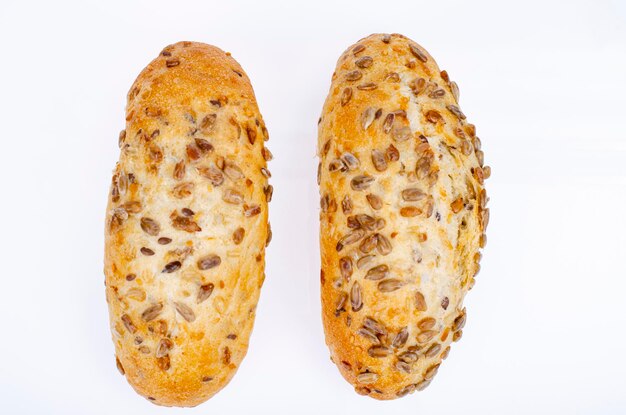 Pane integrale sano con semi di girasole, alimentazione sana. Foto in studio