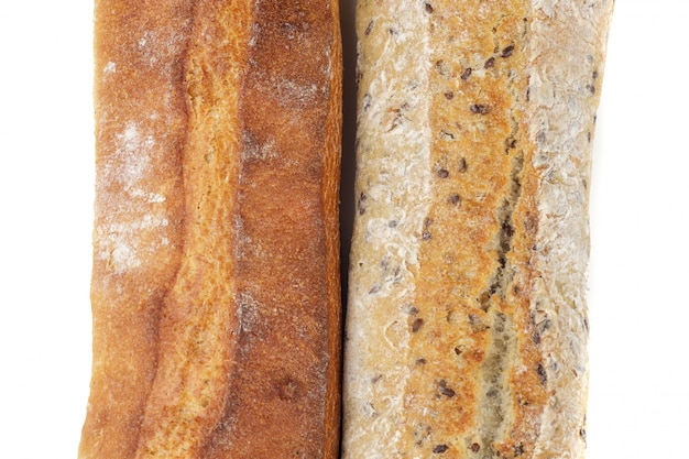 Pane isolato sul muro bianco