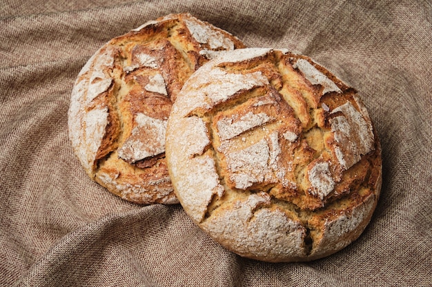 Pane marrone lino rustico sfondo vista dall'alto verso il basso