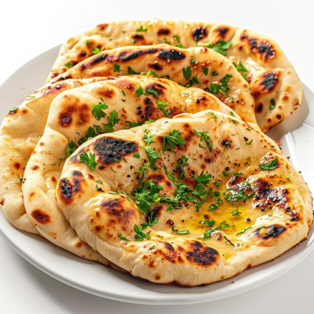 Pane naan indiano sfondo bianco