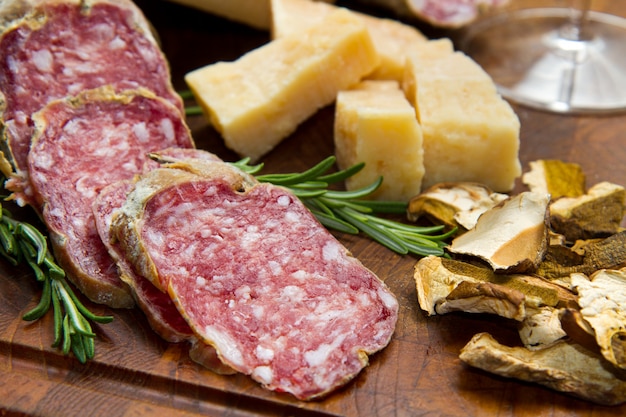 Pane parmigiano e salame