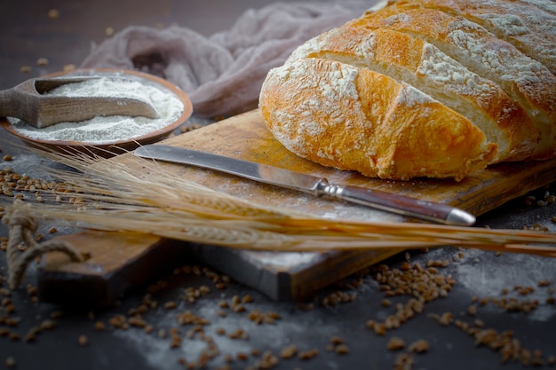 Pane prodotti sul tavolo in composizione