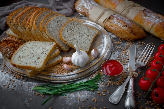 Pane prodotti sul tavolo in composizione