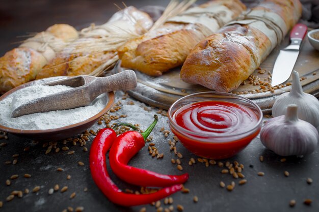 Pane prodotti sul tavolo in composizione