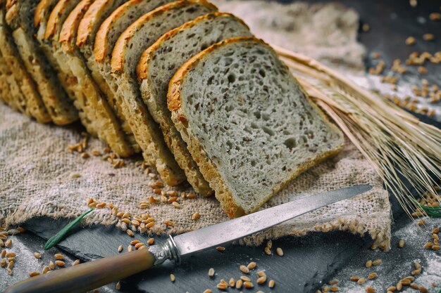 Pane prodotti sul tavolo in composizione