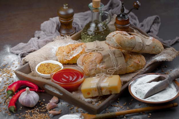 Pane prodotti sul tavolo in composizione