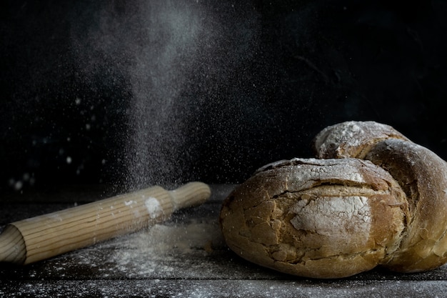 Pane rustico appena appoggiato