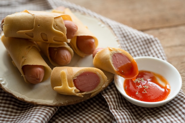 Pane salsiccia con ketchup