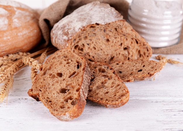 Pane saporito sul primo piano della tavola