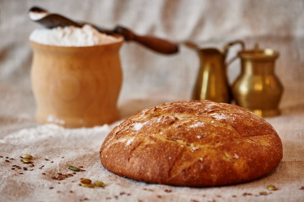 Pane su un tessuto con una farina