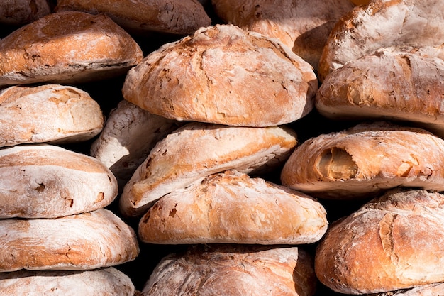 Pane tipico del villaggio appena sfornato in attesa di rinfrescarsi