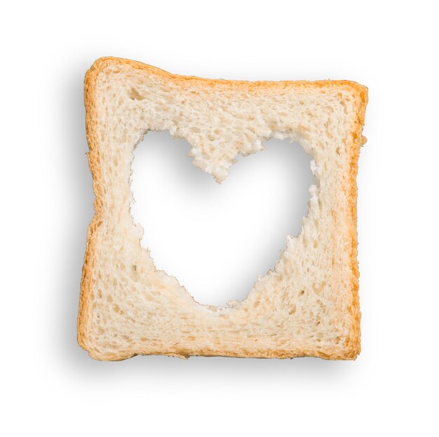 Pane tostato a forma di cuore isolato su sfondo bianco