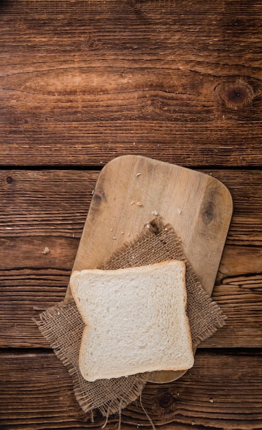 Pane tostato affettato