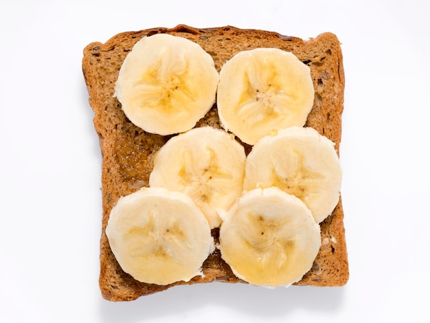 Pane tostato alla banana isolato