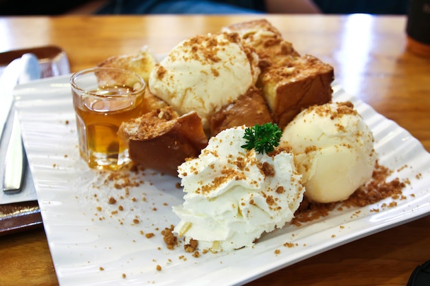 Pane tostato Budino con gelato