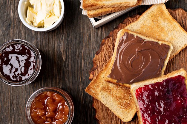 Pane tostato con marmellata