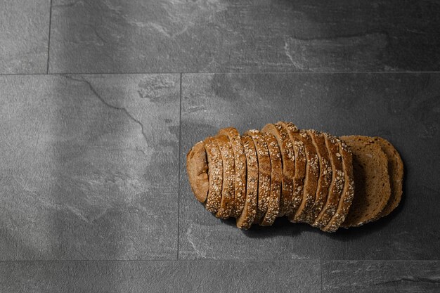 Pane tradizionale a fette con lievito madre